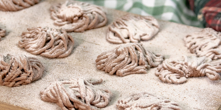 Skořicové cukroví z lisu na česnek