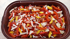 Špekáčky na černém pivu se zeleninou