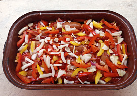 Špekáčky na černém pivu se zeleninou