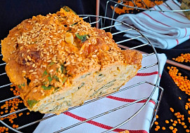 Čočkový chlebíček se špenátem a mozzarellou