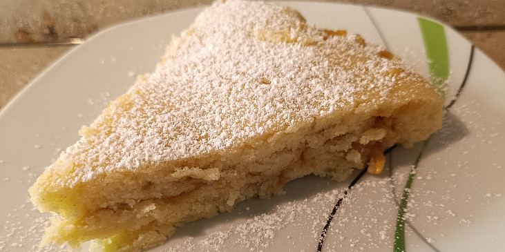 Jablečný koláč bez vajec a mléka