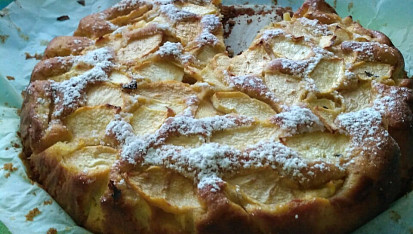 Jablečný koláč ze zakysané smetany