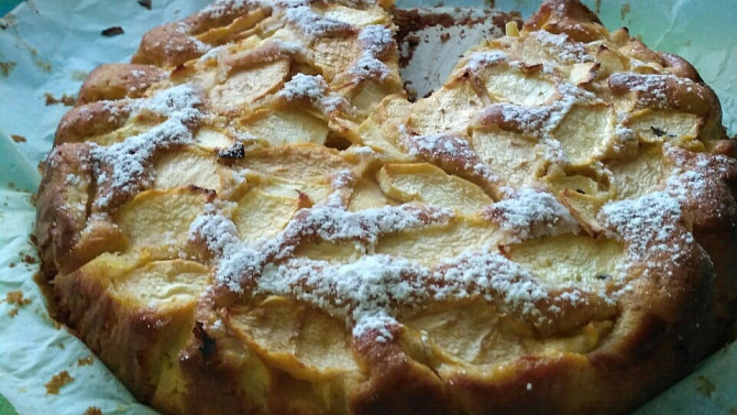 Jablečný koláč ze zakysané smetany