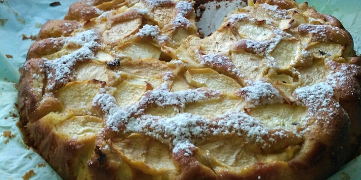 Jablečný koláč ze zakysané smetany