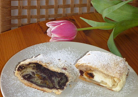 Jablkový závin (štrúdl) z jogurtového těsta