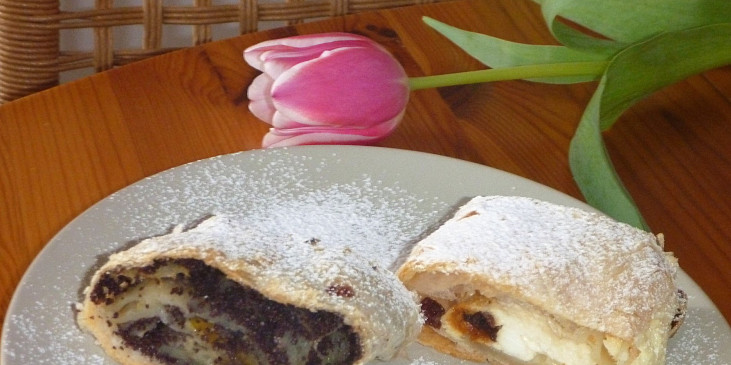 Jablkový závin (štrúdl) z jogurtového těsta