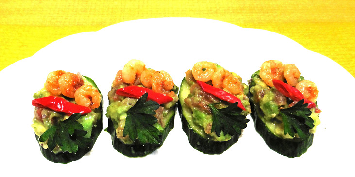 Jednohubky s guacamole a krevetkami