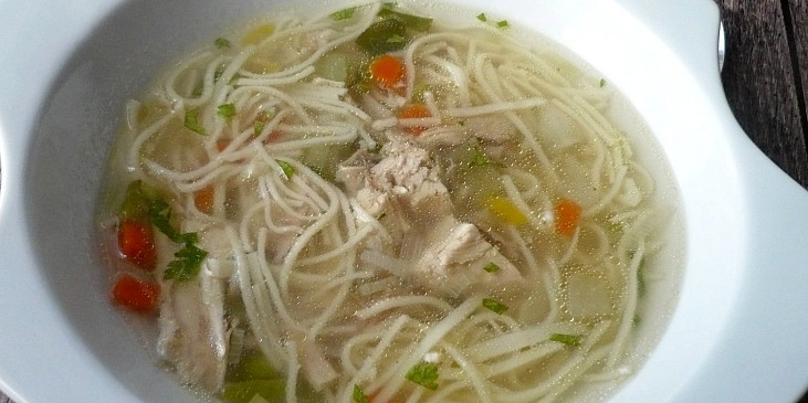 Kuřecí vývar se zeleninou