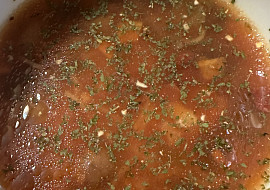 Nudlová polévka (Nudlova - vývar je červený , vařila jsem s řepou 😂♥️ a podala jsem do polévky trošku sušené zeleniny a lžíci vařených fazoli a rýžové vlasové nudliky ♥️)