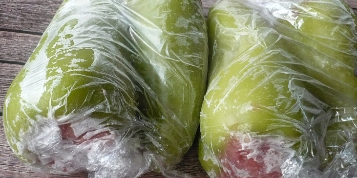 Plněné papriky na zamražení (Už zamražené papriky.)