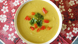 Polévka z červené čočky