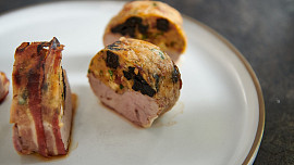 Vepřová panenka s nádivkou ze sušených švestek podle Mirka Kaliny