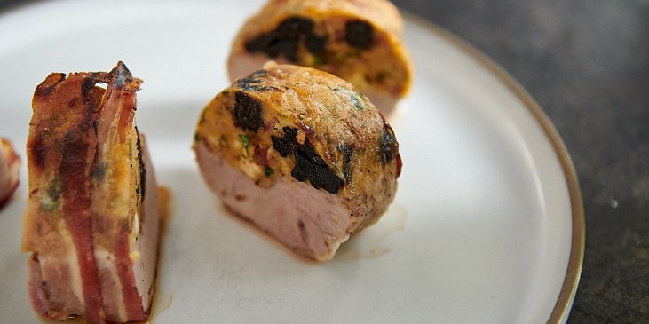 Vepřová panenka s nádivkou ze sušených švestek podle Mirka Kaliny