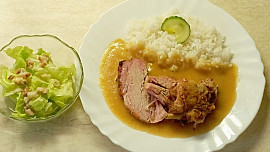 Vepřová plec pečená na zelenině