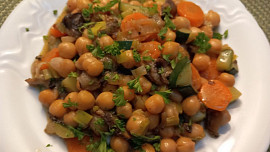 Cizrna s dušenými houbami a zeleninou