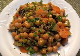 Cizrna s dušenými houbami a zeleninou