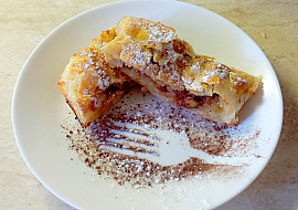 Hruškový štrůdl s ořechy