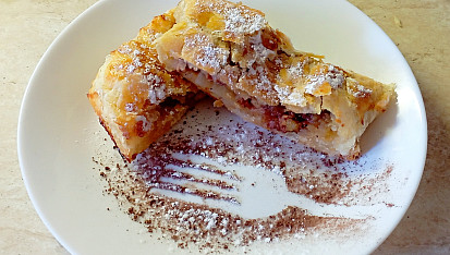 Hruškový štrůdl s ořechy