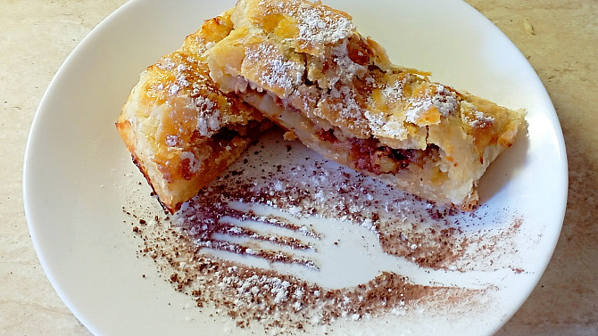 Hruškový štrůdl s ořechy