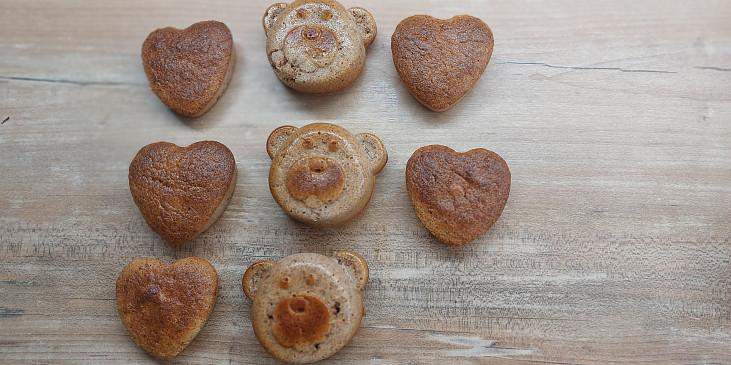 Jednoduchý zdravý ořechový koláč bez mouky ze tří ingrediencí