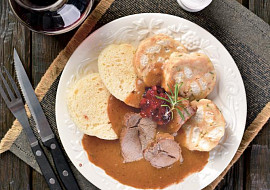 Kanec se šípkovou omáčkou