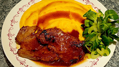 Krkovička s dýňovo-bramborovou kaší