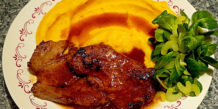 Krkovička s dýňovo-bramborovou kaší