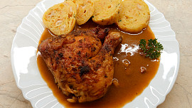 Kuře na slanině s jalovcem