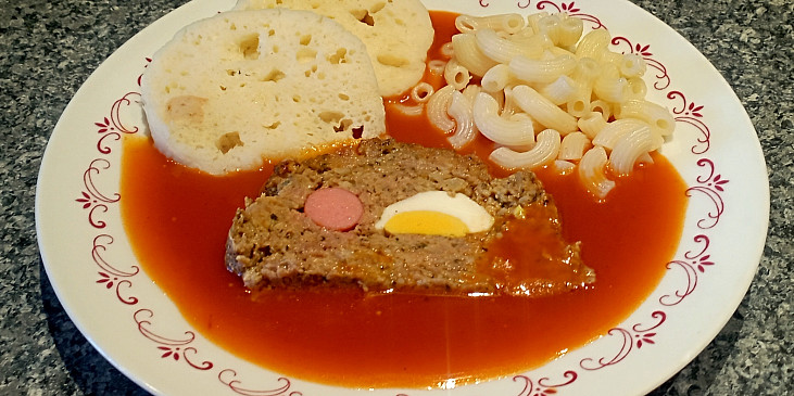 Plněná sekaná roláda s bramborovým salátem