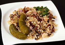 Tarhoňa se žampiony a sušenými rajčaty