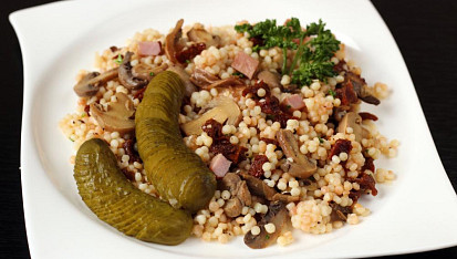 Tarhoňa se žampiony a sušenými rajčaty