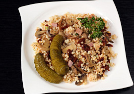 Tarhoňa se žampiony a sušenými rajčaty