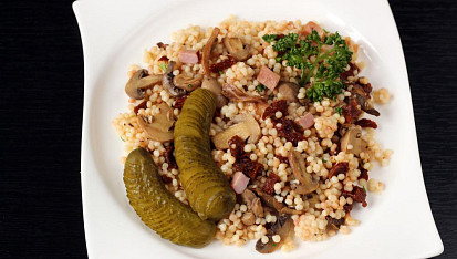 Tarhoňa se žampiony a sušenými rajčaty