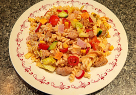 Těstovinový salát letní