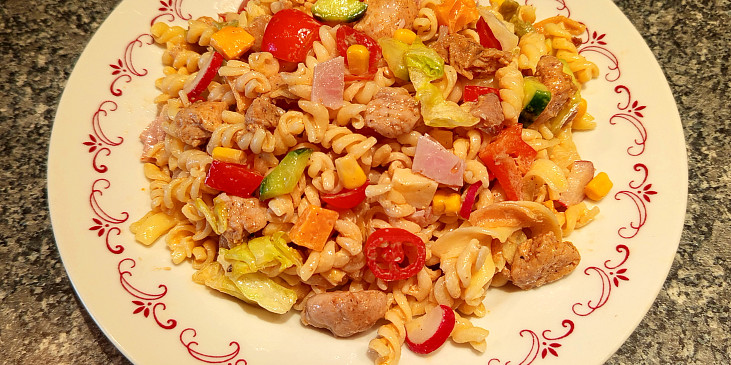 Těstovinový salát letní