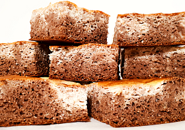 Banánové cheesecake brownies