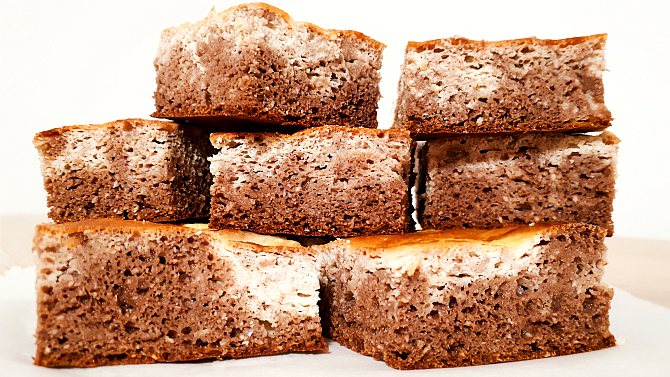 Banánové cheesecake brownies