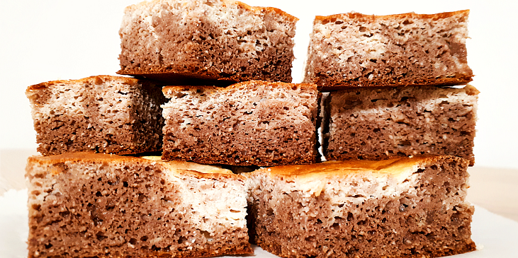 Banánové cheesecake brownies