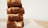 Banánové cheesecake brownies