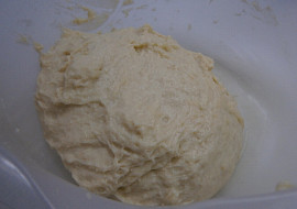 Česnekový naan (indická placka)