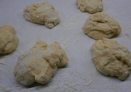 Česnekový naan (indická placka)