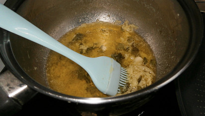 Česnekový naan (indická placka)