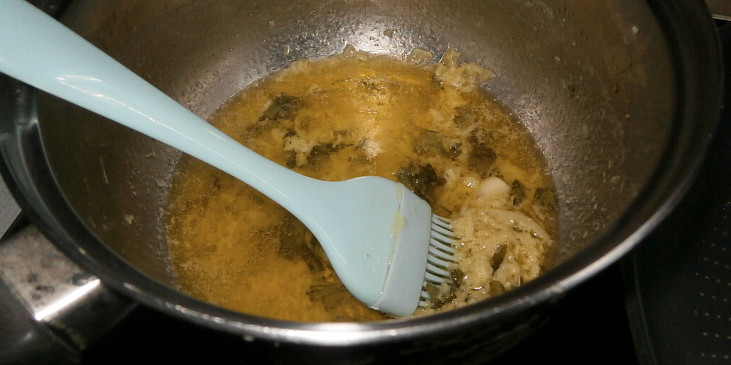 Česnekový naan (indická placka)