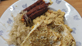 Hrachová kaše s cibulkou