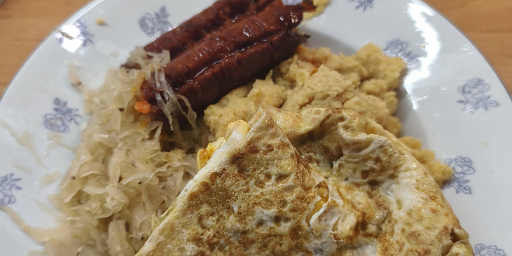 Hrachová kaše s cibulkou