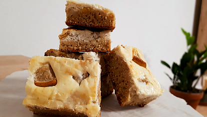 Hruškovo-perníkový koláč s tvarohem