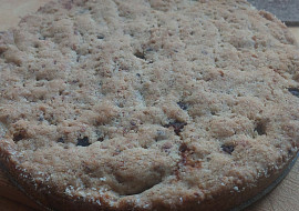 Jablečný koláč z oříškového těsta (Do těsta byla přidána pražená jádra klokočí.)