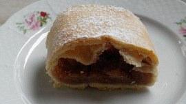 Jablečný štrúdl z pivního těsta