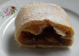 Jablečný štrúdl z pivního těsta (Jablečný štrúdl z pivního těsta)