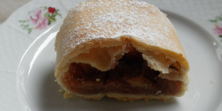 Jablečný štrúdl z pivního těsta (Jablečný štrúdl z pivního těsta)